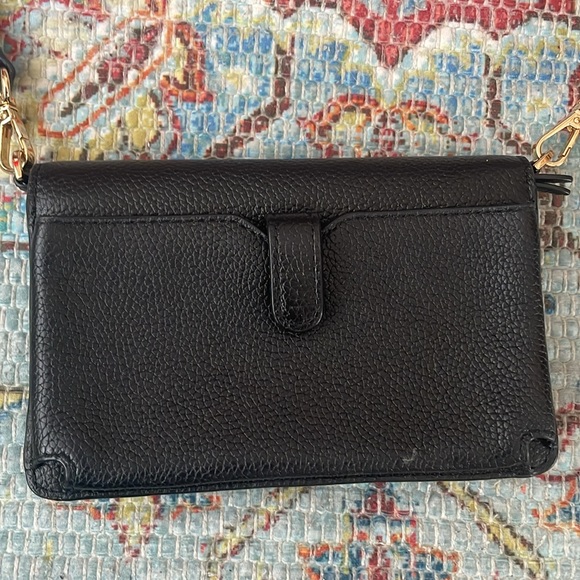 Michael Kors authentic black pebbled crossbody w/gold hardware - Picture 6 of 12